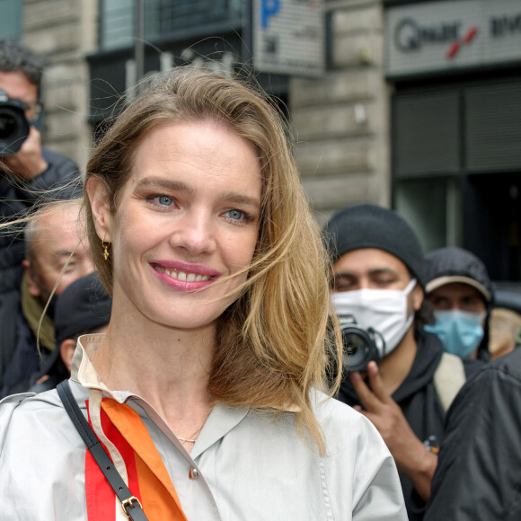 Natalia Vodianova - Arrivées au défilé de mode prêt-à-porter printemps-été 2021 "Louis Vuitton" à La Samaritaine à Paris. Le 6 octobre 2020 © Justine Sacreze / Bestimage 