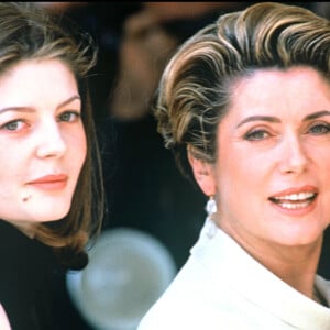 Notamment il y a exactement trente ans, pour Ma saison préférée
Chiara Mastroianni et Catherine Deneuve au Festival de Cannes pour Ma Saison préférée en 1993