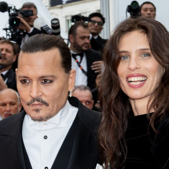 Johnny Depp, Maïwenn Le Besco - Montée des marches du film " Jeanne du Barry " pour la cérémonie d'ouverture du 76ème Festival International du Film de Cannes, au Palais des Festivals à Cannes. Le 16 mai 2023 © Jacovides-Moreau / Bestimage 