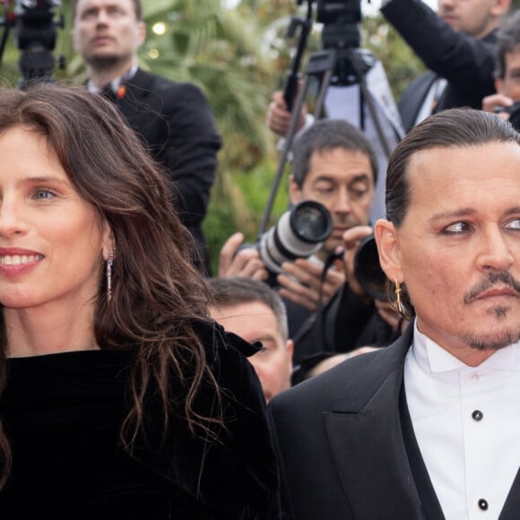 Maïwenn Le Besco, Johnny Depp, Pierre Richard - Montée des marches du film " Jeanne du Barry " pour la cérémonie d'ouverture du 76ème Festival International du Film de Cannes, au Palais des Festivals à Cannes. Le 16 mai 2023 © Olivier Borde / Bestimage 