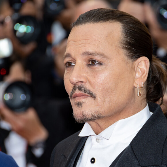 Johnny Depp - Montée des marches du film " Jeanne du Barry " pour la cérémonie d'ouverture du 76ème Festival International du Film de Cannes, au Palais des Festivals à Cannes. Le 16 mai 2023 © Jacovides-Moreau / Bestimage 