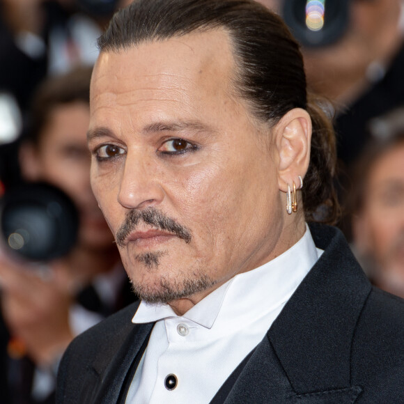 Johnny Depp - Montée des marches du film " Jeanne du Barry " pour la cérémonie d'ouverture du 76ème Festival International du Film de Cannes, au Palais des Festivals à Cannes. Le 16 mai 2023 © Jacovides-Moreau / Bestimage 