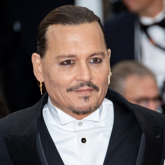 Johnny Depp - Montée des marches du film " Jeanne du Barry " pour la cérémonie d'ouverture du 76ème Festival International du Film de Cannes, au Palais des Festivals à Cannes. Le 16 mai 2023 © Jacovides-Moreau / Bestimage 