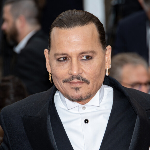Johnny Depp - Montée des marches du film " Jeanne du Barry " pour la cérémonie d'ouverture du 76ème Festival International du Film de Cannes, au Palais des Festivals à Cannes. Le 16 mai 2023 © Jacovides-Moreau / Bestimage 