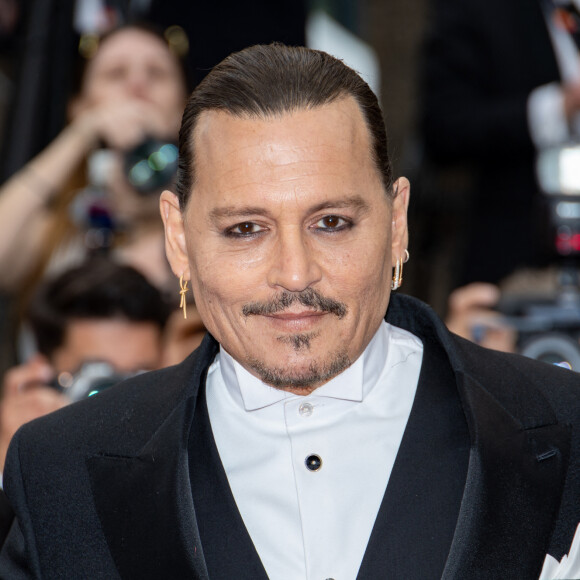 Johnny Depp - Montée des marches du film " Jeanne du Barry " pour la cérémonie d'ouverture du 76ème Festival International du Film de Cannes, au Palais des Festivals à Cannes. Le 16 mai 2023 © Jacovides-Moreau / Bestimage 