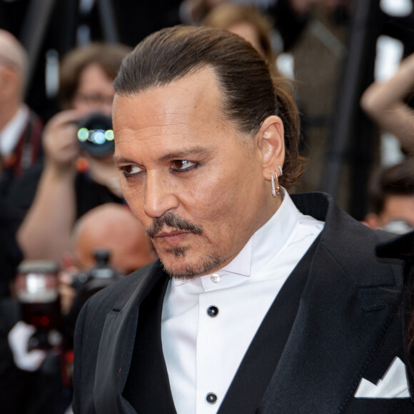 Johnny Depp - Montée des marches du film " Jeanne du Barry " pour la cérémonie d'ouverture du 76ème Festival International du Film de Cannes, au Palais des Festivals à Cannes. Le 16 mai 2023 © Jacovides-Moreau / Bestimage 