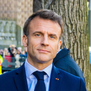 Le président Emmanuel Macron et sa femme Brigitte arrivent au musée Rijksmuseum à Amsterdam le 12 avril 2023. 