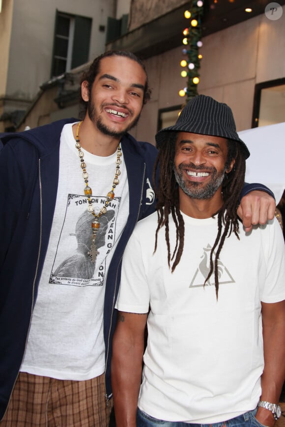 "Mon petit gars a 15 ans. Le temps passe vite. Joyeux anniversaire au mec le plus spécial que je connaisse", a-t-il écrit

Yannick Noah et son fils Joakim Noah inaugurent une boutique du 'Coq Sportif' à Paris le 2 Juin 2010.