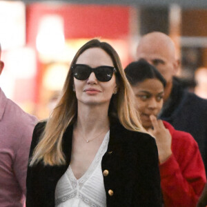 Exclusif - Angelina Jolie et sa fille Zahara Jolie-Pitt arrivent à l'aéroport JFK de New York City, New York, Etats-Unis, le 16 mai 2023.