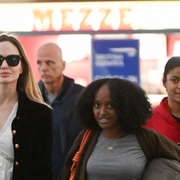 Exclusif - Angelina Jolie et sa fille Zahara Jolie-Pitt arrivent à l'aéroport JFK de New York City, New York, Etats-Unis, le 16 mai 2023.