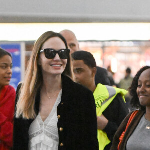 Exclusif - Angelina Jolie et sa fille Zahara Jolie-Pitt arrivent à l'aéroport JFK de New York City, New York, Etats-Unis, le 16 mai 2023. L
