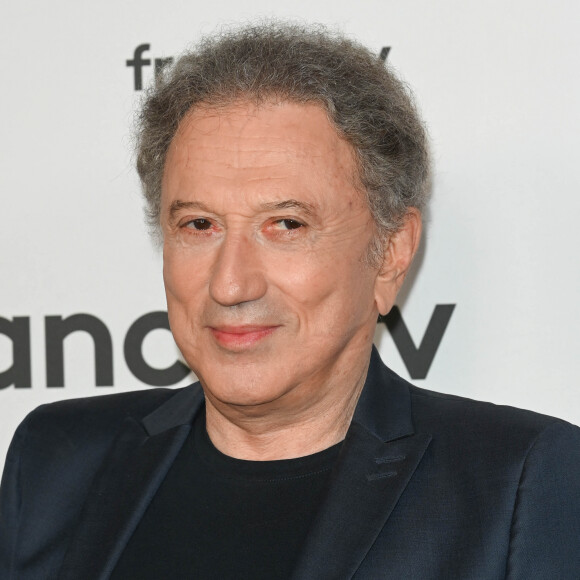 Michel Drucker va devoir suivre une rééducation durant un mois
Michel Drucker au photocall pour la conférence de presse de rentrée de France TV à la Grande Halle de la Villette à Paris, France, le 6 juillet 2022. © Coadic Guirec/Bestimage