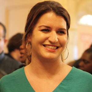 Marlène Schiappa prône la transparence en toute circonstance !
Marlène Schiappa, secrétaire d'Etat, chargée de l'Économie sociale et solidaire et de la Vie associative, inaugure le 1er marché de Noël durable et responsable à Paris, France, le 7 décembre 2022. © Jonathan Rebboah/Panoramic/Bestimage