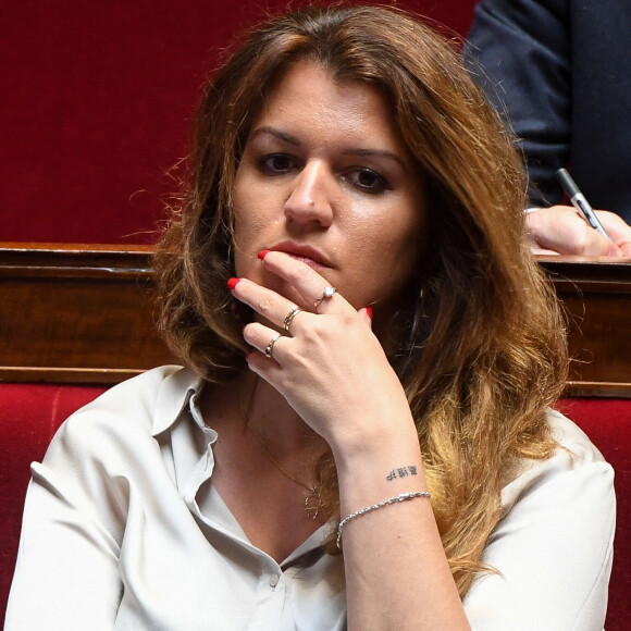 Marlène Schiappa (tatouage poignet gauche), secrétaire d'Etat, chargée de l'Économie sociale et solidaire et de la Vie associative - Séance de questions au gouvernement à l'Assemblée Nationale à Paris. © Lionel Urman / Panoramic / Bestimage