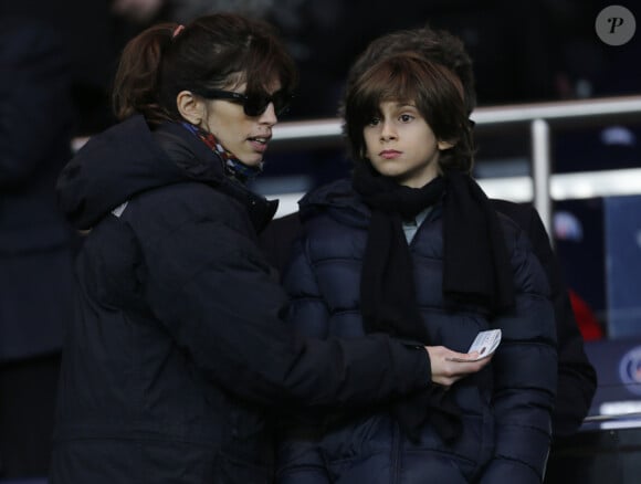 Maïwenn Le Besco et son fils Diego Le Fur - People au match Psg-Nantes au Parc des Princes à Paris le 6 décembre 2014.