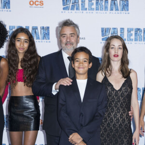 Luc Besson, sa femme Virginie Besson-Silla et ses enfants Thalia Besson, Sateen Besson et Mao Besson, Juliette Besson et Shanna Besson - Avant-première du film "Valérian et la Cité des mille planètes" de L. Besson à la Cité du Cinéma à Saint-Denis, le 25 juillet 2017. © Olivier Borde/Bestimage