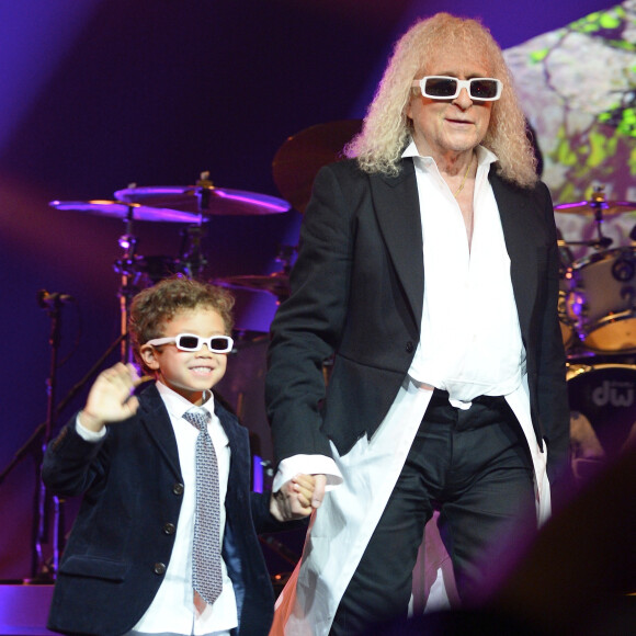 Michel Polnareff est le papa de Louka
Michel Polnareff et son fils Louka - Jour 3 - Concert de Michel Polnareff à l'AccorHotels Arena de Paris © Coadic Guirec/Bestimage