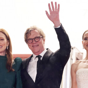 Julianne Moore, Todd Haynes, Natalie Portman - Montée des marches du film « May December » lors du 76ème Festival International du Film de Cannes, au Palais des Festivals à Cannes. Le 20 mai 2023 © Jacovides - Moreau / Bestimage