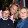 Michèle Morgan lors de son 89e anniversaire, avec sa petite-fille Sarah Marshall et son fils Zoltan