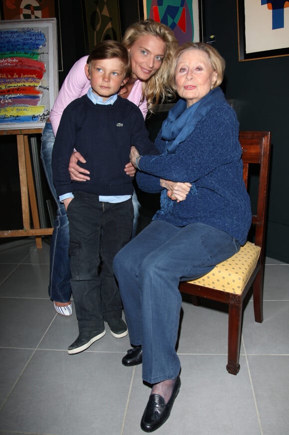 Michèle Morgan lors de son 89e anniversaire, avec sa petite-fille Sarah Marshall et son fils Zoltan