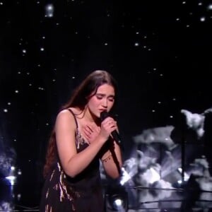 Kiona s'est qualifiée pour la demi-finale de The Voice.