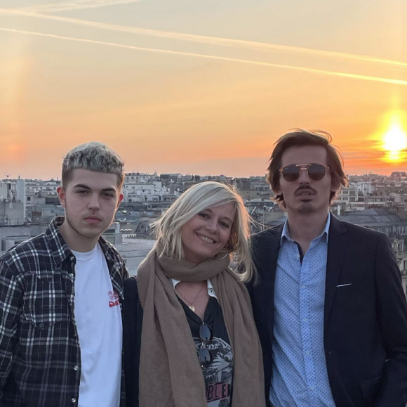 Flavie Flamant, maman "chanceuse" avec ses deux fils Antoine (à gauche) et Enzo (à droite).