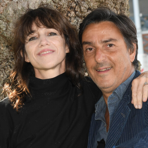 Charlotte Gainsbourg et son compagnon Yvan Attal lors de la 12ème édition du festival du Film Francophone d'Angoulême, France, le 20 août 2019. © Coadic Guirec/Bestimage