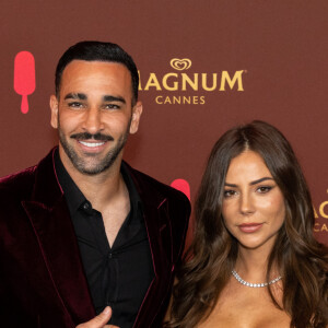 À l'occasion du Festival de Cannes, les amoureux se sont retrouvés pour une soirée le 22 mai

Adil Rami et Léna Guillou - Soirée sur la plage Magnum lors du 76ème Festival International du Film de Cannes le 22 mai 2023. © Cannes Magnum/Jeremy Melloul/Bestimage