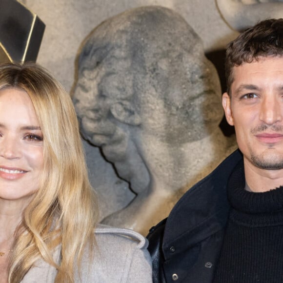 Virginie Efira et son compagnon Niels Schneider - Photocall du défilé de mode prêt-à-porter automne-hiver 2023/2024 "Saint Laurent" lors de la Fashion Week de Paris. Le 28 février 2023 © Olivier Borde / Bestimage 