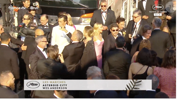 Scarlett Johansson, Adrien Brody, Wes Anderson, Steve Carell, Tom Hanks, Maya Hawke et Bryan Cranston pour la montée des marches d'Asteroid City de Wes Anderson, à Cannes lors du 76e Festival ce mardi 23 mai 2023.