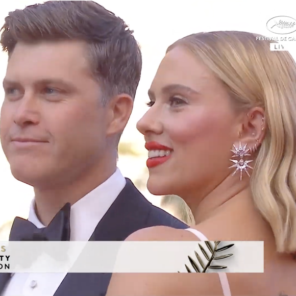 Scarlett Johansson et son mari Colin Jost pour la montée des marches d'Asteroid City de Wes Anderson, à Cannes lors du 76e Festival ce mardi 23 mai 2023.
