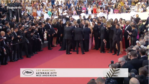 Scarlett Johansson, Adrien Brody, Wes Anderson, Steve Carell, Tom Hanks, Maya Hawke et Bryan Cranston pour la montée des marches d'Asteroid City de Wes Anderson, à Cannes lors du 76e Festival ce mardi 23 mai 2023.