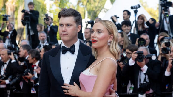 Cannes 2023 : Scarlett Johansson envoûtante au bras de son mari Colin Jost face à l'élégant Adrien Brody