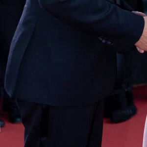Colin Jost et sa femme Scarlett Johansson - Montée des marches du film " Asteroid City " lors du 76ème Festival International du Film de Cannes, au Palais des Festivals à Cannes. Le 23 mai 2023 © Olivier Borde / Bestimage.