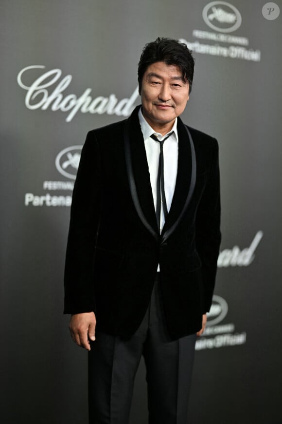 Song Kang-ho au photocall de la soirée "Chopard Art Evening" à l'hôtel Martinez lors du 76ème Festival International du Film de Cannes, le 23 mai 2023. © Olivier Borde/Bestimage 