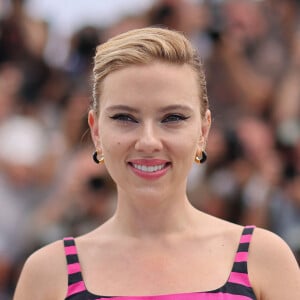 Scarlett Johansson laisse apparaître son superbe tatouage
 
Scarlett Johansson - Photocall de "Asteroid City" lors du 76ème Festival International du Film de Cannes. © Jacovides-Moreau/Bestimage