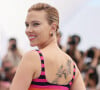 Lors du photocall, Scarlett Johansson portait une robe qui laissait apparaître son dos nu
 
Scarlett Johansson - Photocall de "Asteroid City" lors du 76ème Festival International du Film de Cannes le 24 mai 2023. © Jacovides-Moreau/Bestimage
