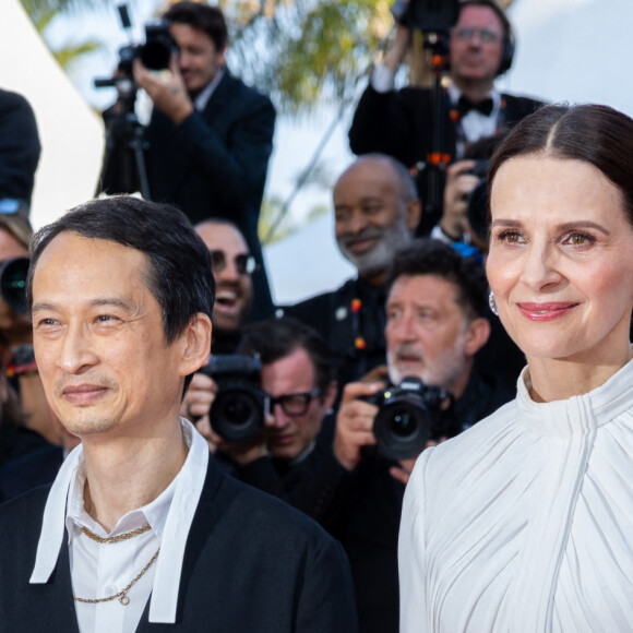 Tran Anh Hung, Juliette Binoche - Montée des marches du film " La passion de Dodin Bouffant " lors du 76ème Festival International du Film de Cannes, au Palais des Festivals à Cannes. Le 24 mai 2023 © Olivier Borde / Bestimage 