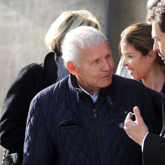 Patrick Poivre d'Arvor (PPDA) et guest - Sorties des obsèques de Etienne Mougeotte en l'église Saint-François-Xavier à Paris. Le 13 octobre 2021 © Jacovides-Clovis / Bestimage