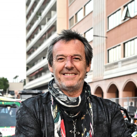 Jean Luc Reichmann, le parrain de la 14ème édition de l'Africa Eco Race, avant le départ du Rallye le 15 octobre 2022, sur le Quai Antoine 1er face au Star's N Bar à Monaco. Organisé par Jean Louis Schlesser, c'est sur les traces de Thierry Sabine que l'Africa Eco Race écrit son histoire depuis quatorze ans. C'est le seul rallye-raid qui s'élance de l'Europe en l'occurrence de Monaco après avoir satisfait aux vérifications administratives et techniques à Menton. Trois pays seront traversés en 15 jours, le Maroc, la Mauritanie et le Sénégal. L'arrivée se fera à Dakar, aux bords du Lac Rose le 30 octobre. © Bruno Bebert/Bestimage