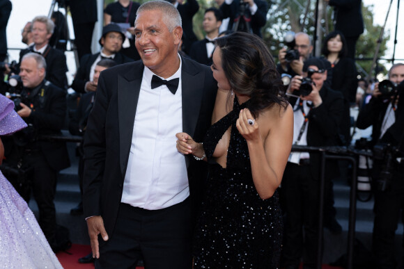 Samy Naceri et sa compagne Sofia Athena - Montée des marches du film " Elémentaire " pour la cérémonie de clôture du 76ème Festival International du Film de Cannes, au Palais des Festivals à Cannes. Le 27 mai 2023 © Olivier Borde / Bestimage 