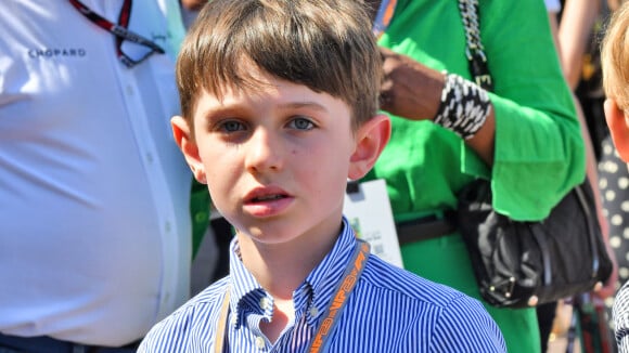 Raphaël Elmaleh très chic avec sa maman Charlotte Casiraghi : le fils de Gad Elmaleh heureux au GP de Monaco