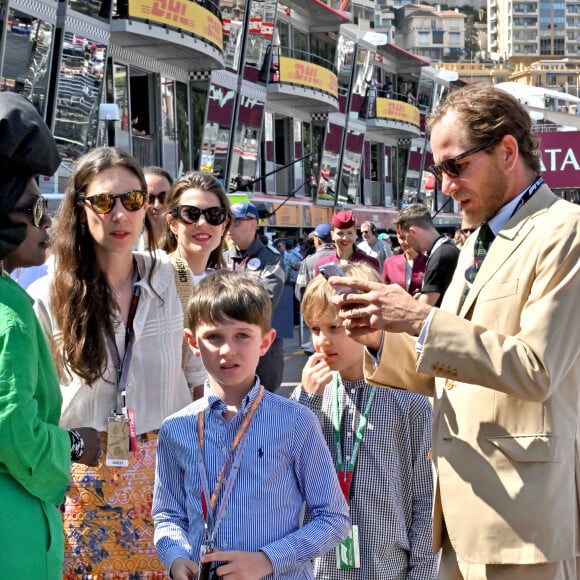 Tatiana Santo Domingo Casiraghi, Charlotte Casiraghi, son fils Raphael Elmaleh, Sacha Casiraghi et Andrea Casiraghi - La famille princière de Monaco assiste aux séances d'essais qualificatives du 80ème Grand Prix de Monaco de Formule 1 à Monaco le 27 mai 2023. © Bruno Bebert/Bestimage 