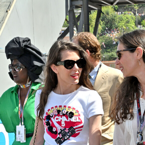 Khadja Nin, Charlotte Casiraghi et Tatiana Santo Domingo Casiraghi - La famille princière de Monaco assiste aux séances d'essais qualificatives du 80ème Grand Prix de Monaco de Formule 1 à Monaco le 27 mai 2023. © Bruno Bebert/Bestimage 