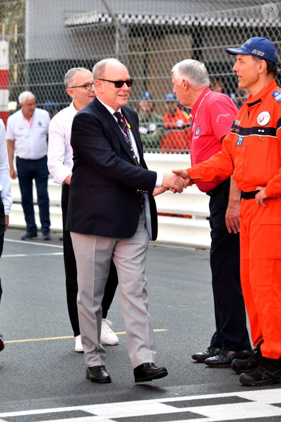 Le prince Albert II de Monaco - La famille princière de Monaco assiste aux séances d'essais qualificatives du 80ème Grand Prix de Monaco de Formule 1 à Monaco le 27 mai 2023. © Bruno Bebert/Bestimage 
