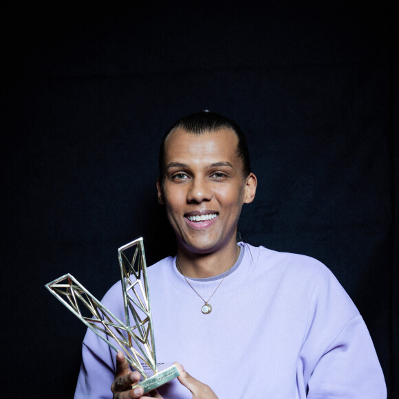 Exclusif - Le chanteur Stromae (Artiste masculin et Album "Multitude") en backstage de la 38ème cérémonie des Victoires de la musique à la Seine musicale de Boulogne-Billancourt, France, le 10 février 2023. © Moreau-Veren/Bestimage 