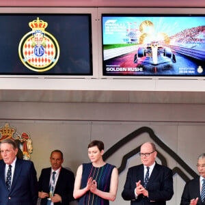 Encore un bel évènement sportif à Monaco.
Michel Boeri, la princesse Charlène de Monaco, le prince Albert II de Monaco, le roi de Malaisie, Abdullah Shah, Andrea Casiraghi - Remise de prix du 80ème Grand Prix de Monaco de Formule 1 à Monaco le 28 Mai 2023. 