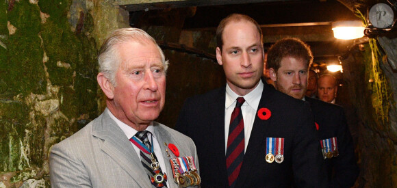 Le prince Charles, prince de Galles, le prince William, duc de Cambridge et le prince Harry visitent les tunnels de Vimy lors des commémorations des 100 ans de la bataille de Vimy, (100 ans jour pour jour, le 9 avril 1917) dans laquelle de nombreux Canadiens ont trouvé la mort lors de la Première Guerre mondiale, au Mémorial national du Canada, à Vimy, France, le 9 avril 2017.