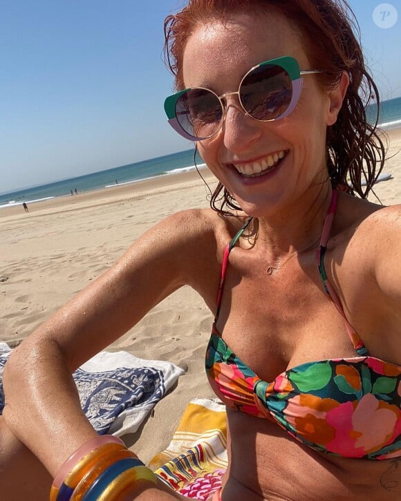 Elle s'est vite rendue à la plage
Anne-Claire Moser de "Ca peut vous arriver" en séjour au Portugal