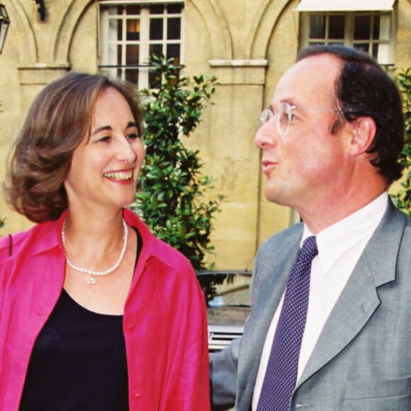 Archives - Ségolène Royal et son mari François Hollande à la Garden Party de l'Elysée à Paris.